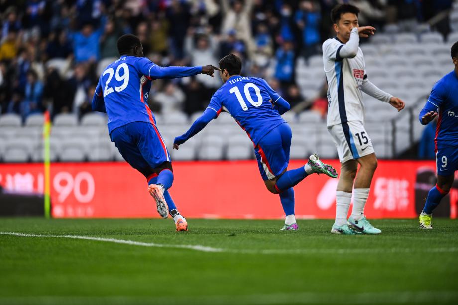 中超-三外援打入五球 上海申花主场战胜大连英博